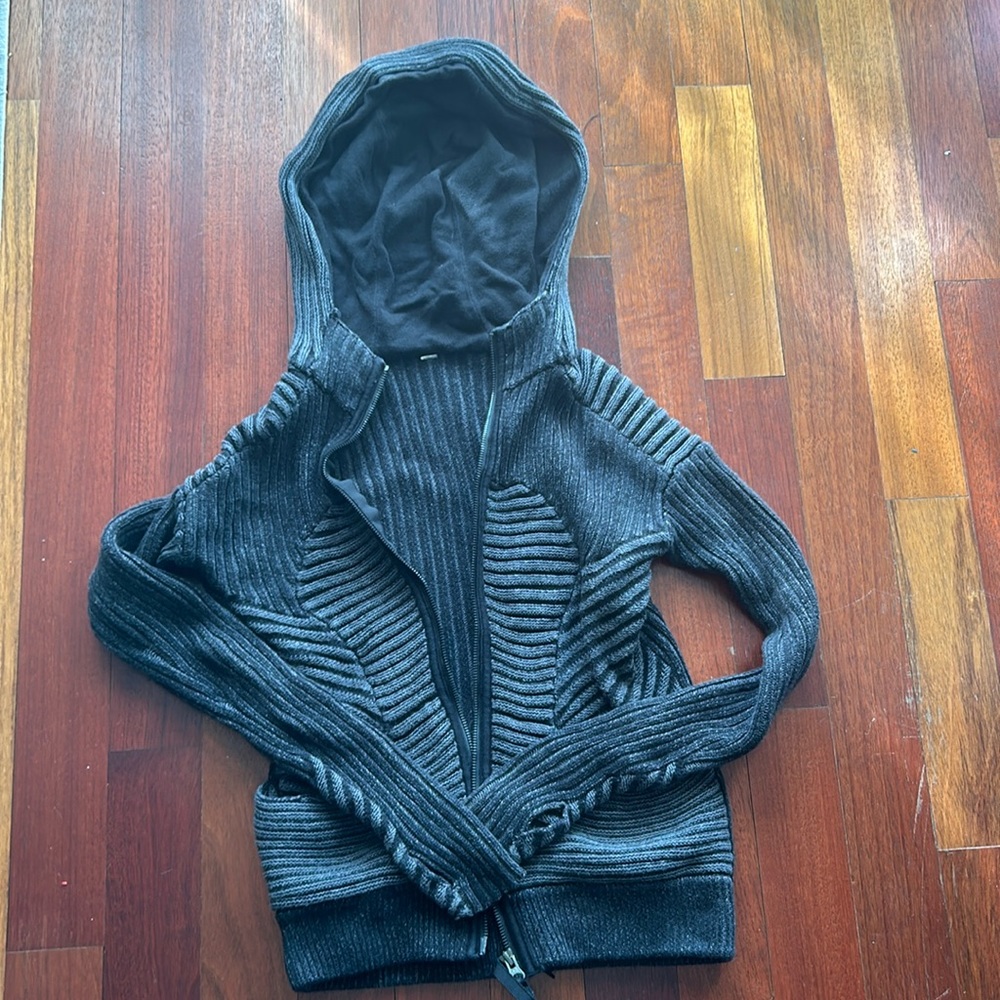 Women’s size 2 Lulu lemon zip up hoodie.